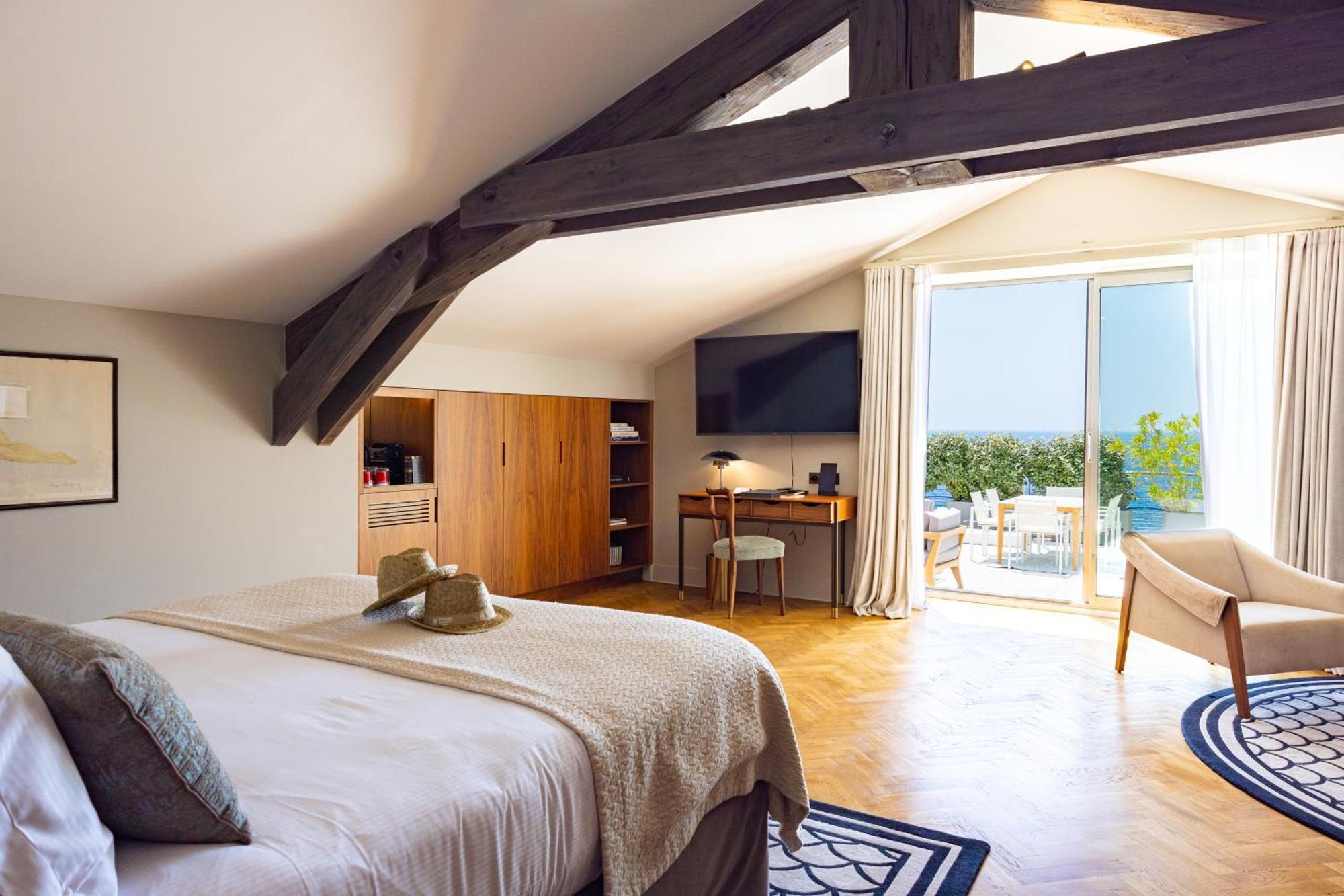 Les Roches Blanches Hotel